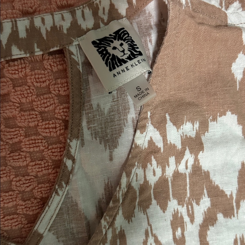 Anne Klein Beige and White Patterned Blouse